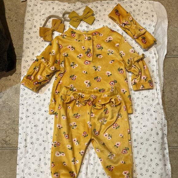 Baby Girl 3/6 months VERY SOFT 2Pc Pant Set Outfit Three Matching Headbands